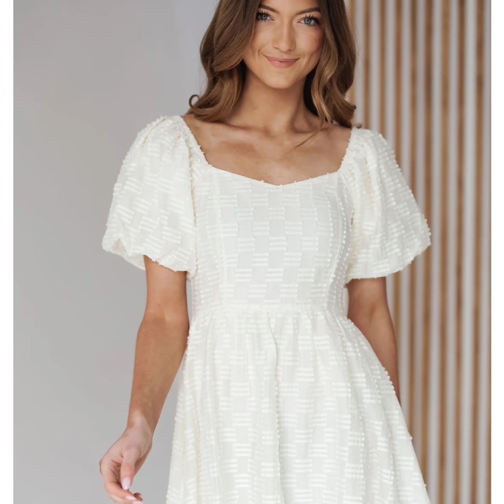 Elegant White Puff Sleeve Dress